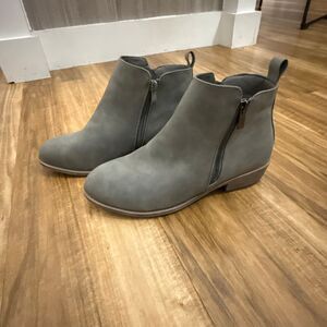 Jeossy Milan Women’s Grey Booties Size 9